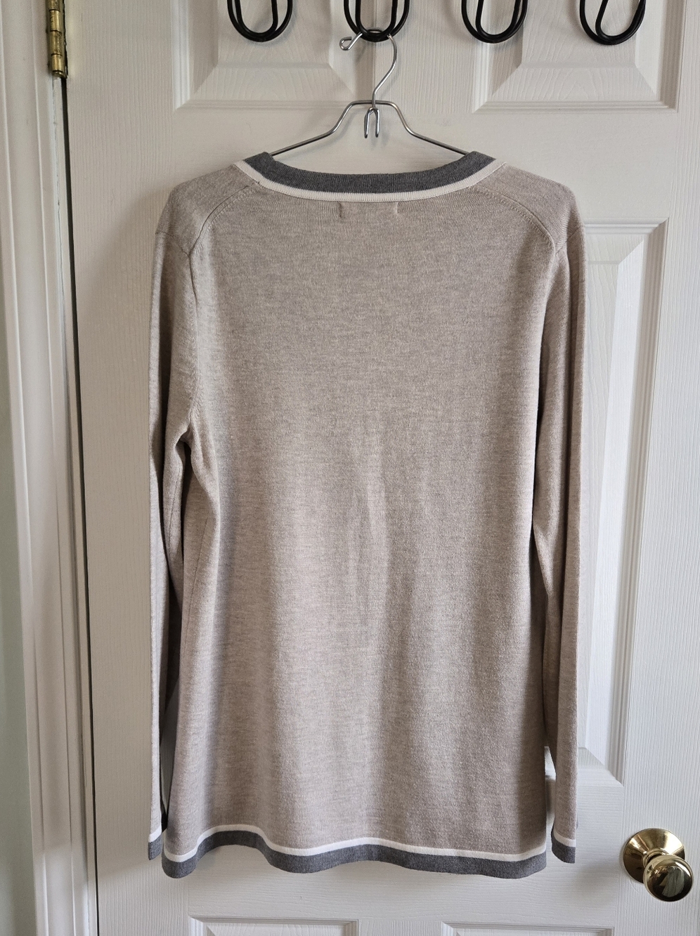 Banana Republic Cardigan. Large. - Picture 2 of 6